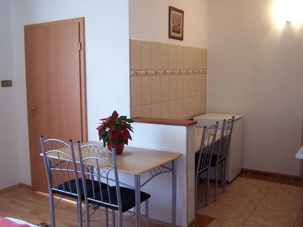 Akacia Apartment - Free Inside Parking, 2 Bedrooms, Garden, Next To Centre Βουδαπέστη Δωμάτιο φωτογραφία