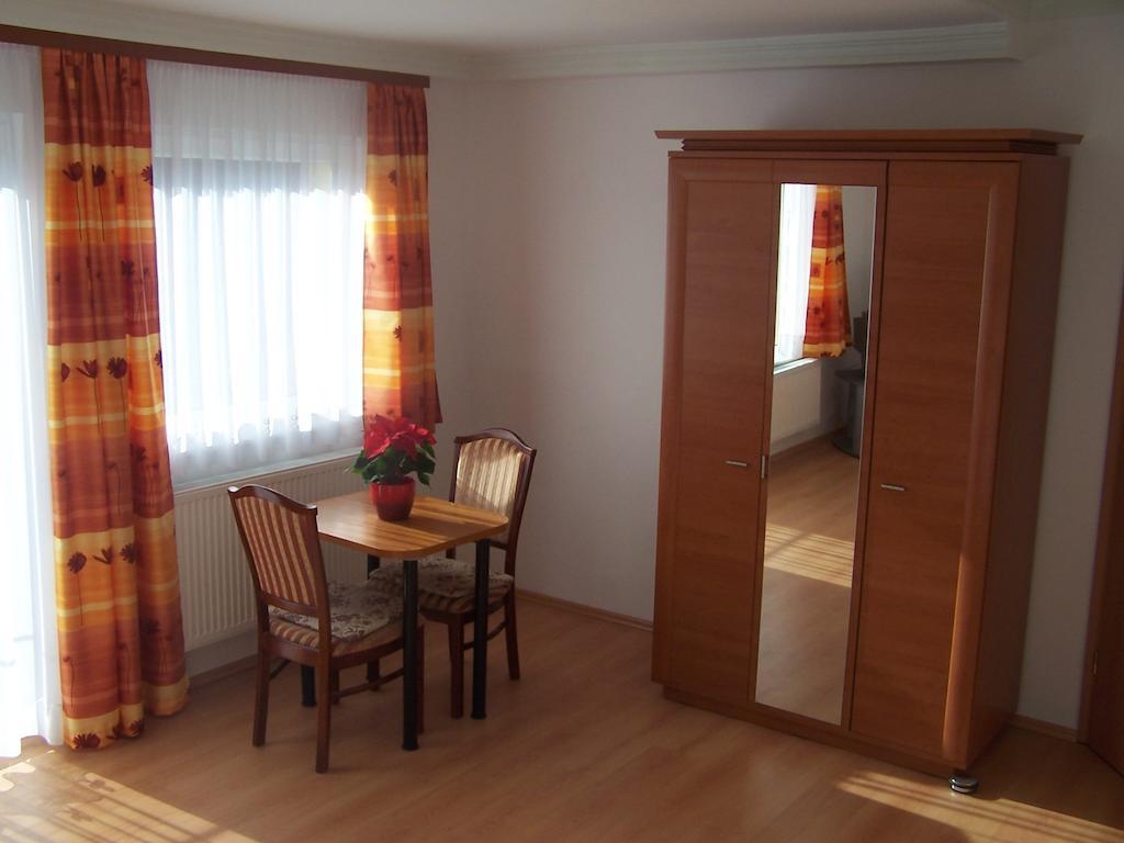 Akacia Apartment - Free Inside Parking, 2 Bedrooms, Garden, Next To Centre Βουδαπέστη Δωμάτιο φωτογραφία
