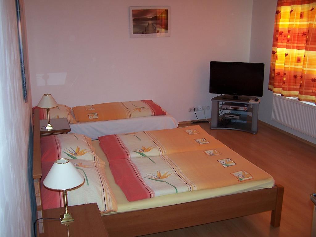 Akacia Apartment - Free Inside Parking, 2 Bedrooms, Garden, Next To Centre Βουδαπέστη Δωμάτιο φωτογραφία